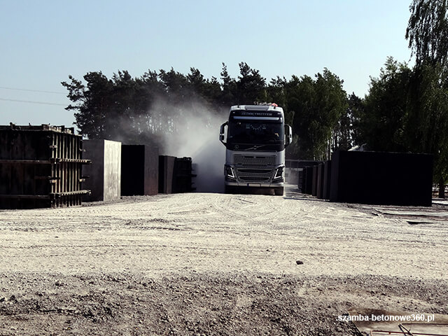 Magazyn szamb betonowych gotowych do transportu do Koziegłowy - certyfikowane zbiorniki z atestem